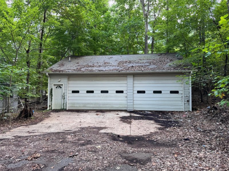 1040 Meadow Bend Drive