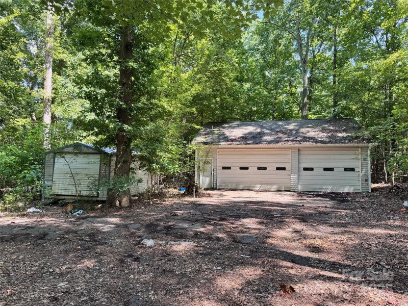 Property image 2 of 1040 Meadow Bend Drive in Eastview Estates, York, SC 29745