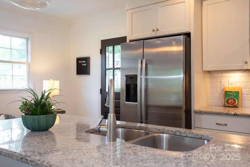 Property image 4 at 6917 Lancer Drive, Charlotte, NC 28226