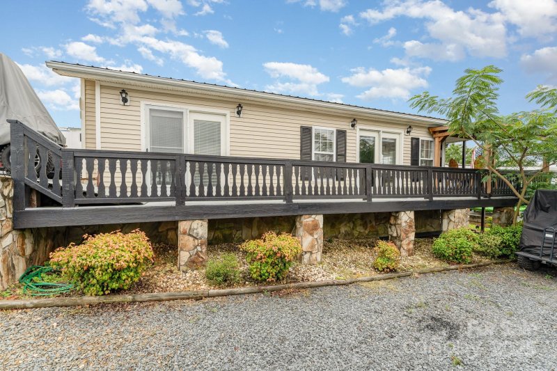 Property image 2 of 102 Scenic View Lane in Badin Shores Resort, New London, NC 28127