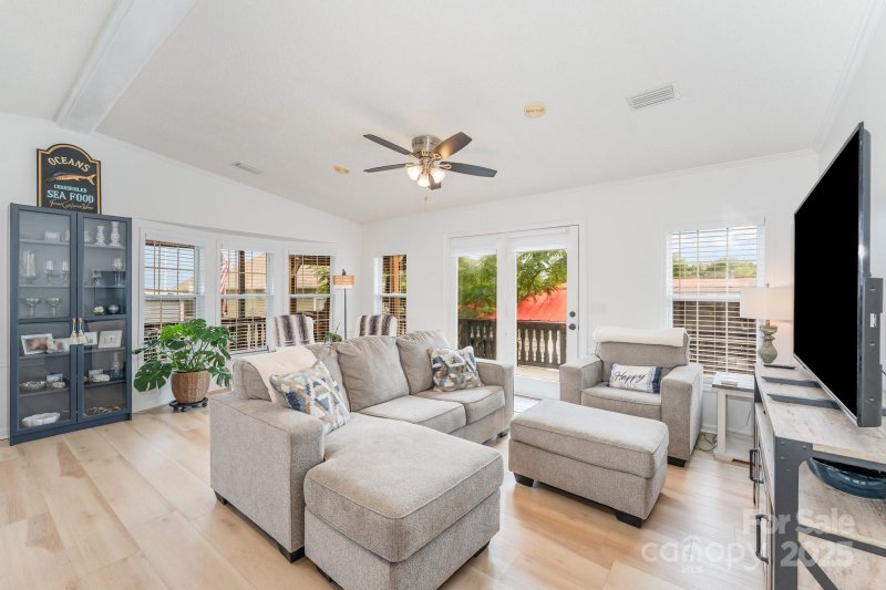 Property image 5 of 102 Scenic View Lane in Badin Shores Resort, New London, NC 28127