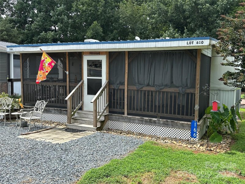 Property image 3 of 166 Cardinal Avenue in Badin Shores Resort, New London, NC 28127