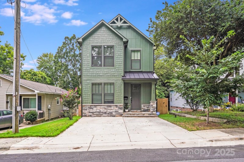 1613 N Mcdowell Street