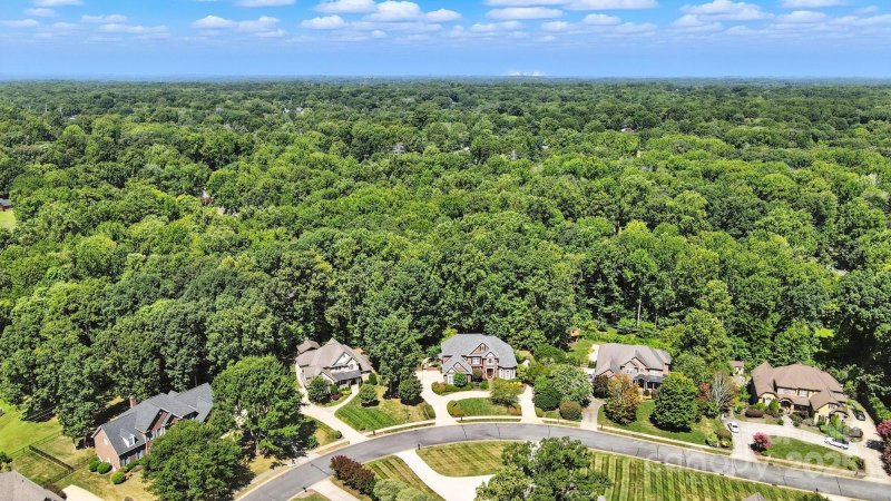 Property image 2 of 6525 Robin Hollow Drive in Ellington Farm, Mint Hill, NC 28227