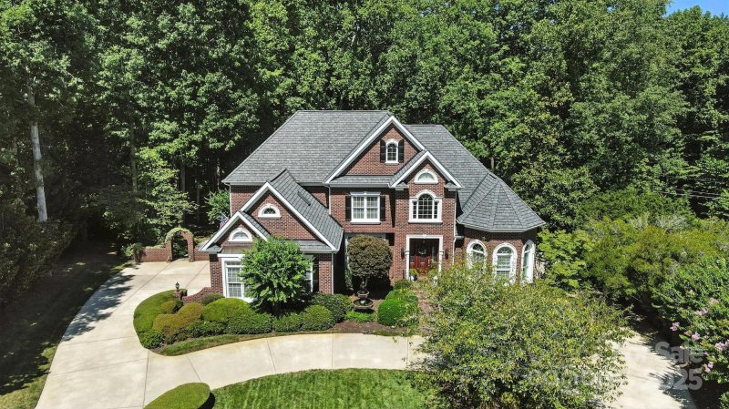 Property image 3 of 6525 Robin Hollow Drive in Ellington Farm, Mint Hill, NC 28227