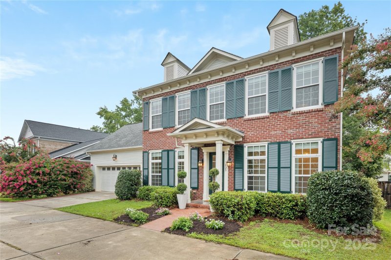 Property image 3 of 1025 N Sharon Amity Road in Cotswold, Charlotte, NC 28211