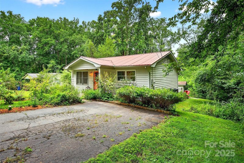 Property image 3 at 711 N Oconeechee Avenue, Black Mountain, NC 28711