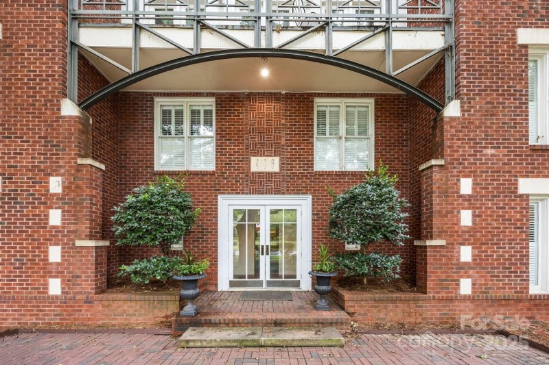Property image 2 of 416 Queens Road in Myers Park, Charlotte, NC 28207