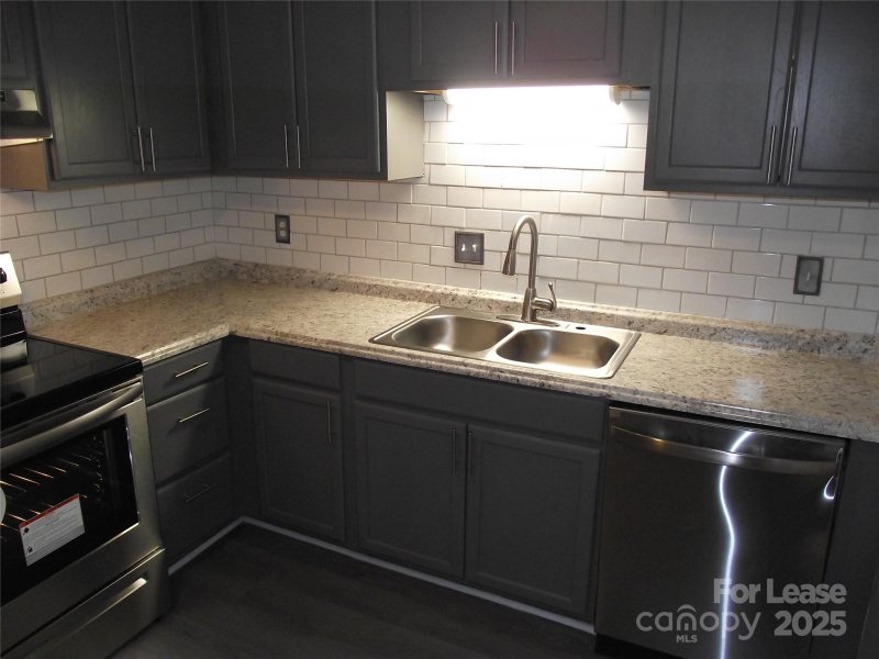 Property image 3 at 8311 Knights Bridge Road, Charlotte, NC 28210