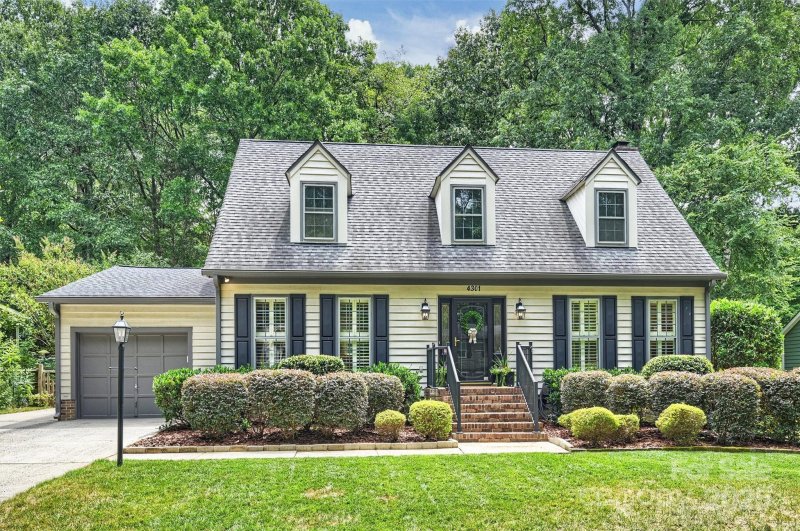 Property image 2 at 4301 Meadowridge Drive, Charlotte, NC 28226
