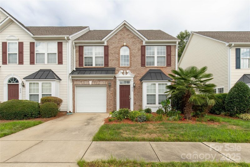 Property image 2 of 624 Bayou Circle in Autumn Cove At Lake Wylie, Clover, SC 29710