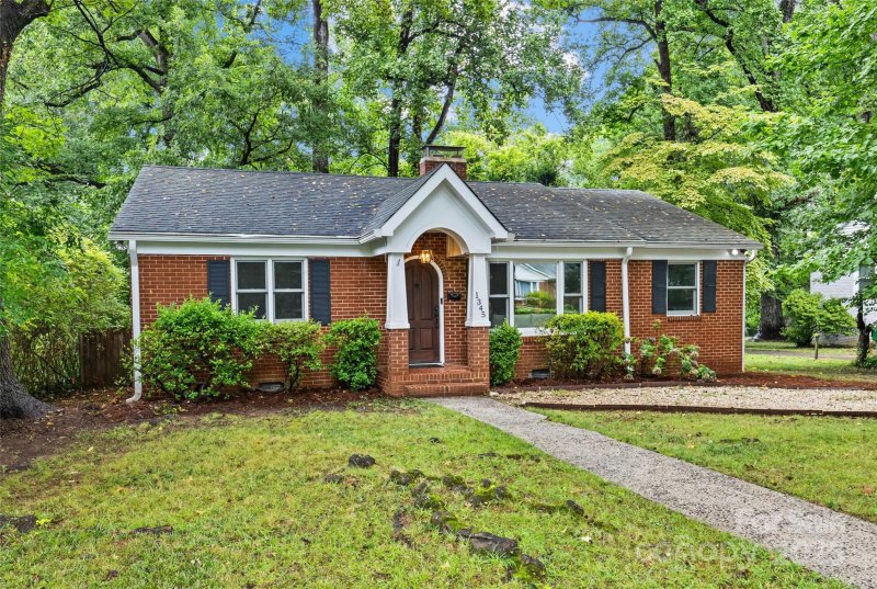 Property image 3 of 1345 Pinecrest Avenue in Commonwealth Park, Charlotte, NC 28205
