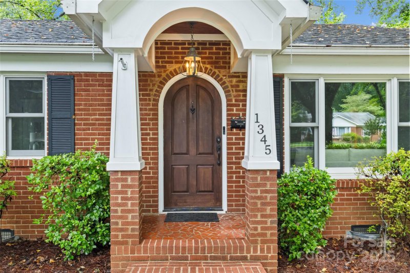Property image 4 of 1345 Pinecrest Avenue in Commonwealth Park, Charlotte, NC 28205