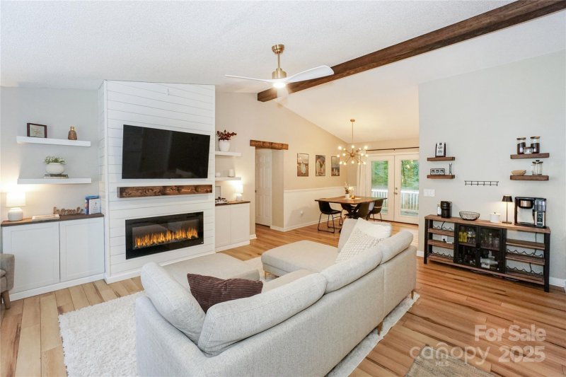 Property image 3 of 153 Creek Branch Drive in Collins Park, Mooresville, NC 28115