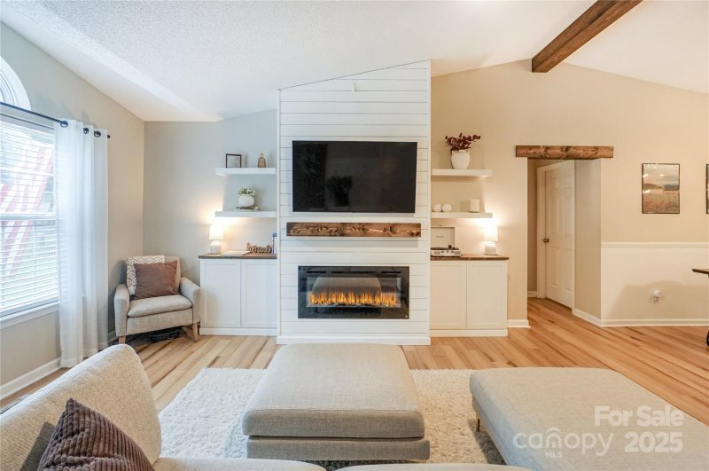 Property image 5 of 153 Creek Branch Drive in Collins Park, Mooresville, NC 28115