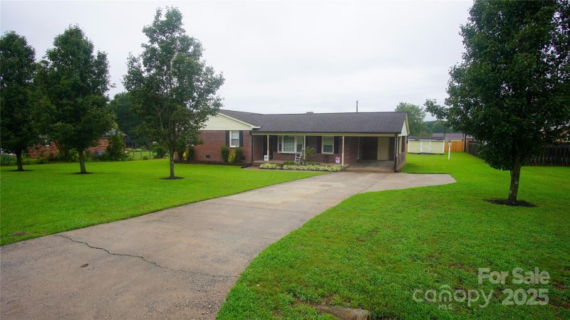 Property image 2 at 112 White Plains Drive, Kings Mountain, NC 28086