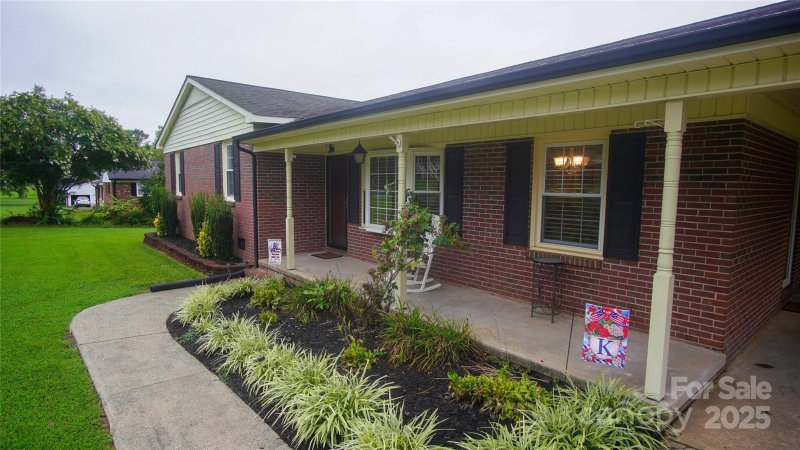 Property image 3 at 112 White Plains Drive, Kings Mountain, NC 28086