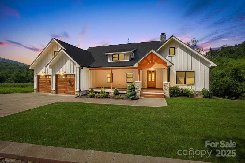 Oak Grove Plantation, Leicester Community