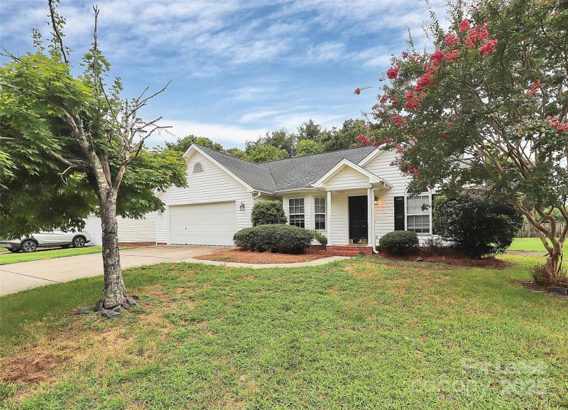 Property image 3 at 7430 Flodden Field Court, Charlotte, NC 28217