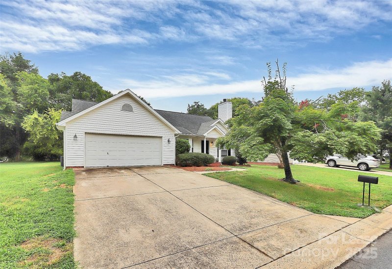 Property image 4 at 7430 Flodden Field Court, Charlotte, NC 28217