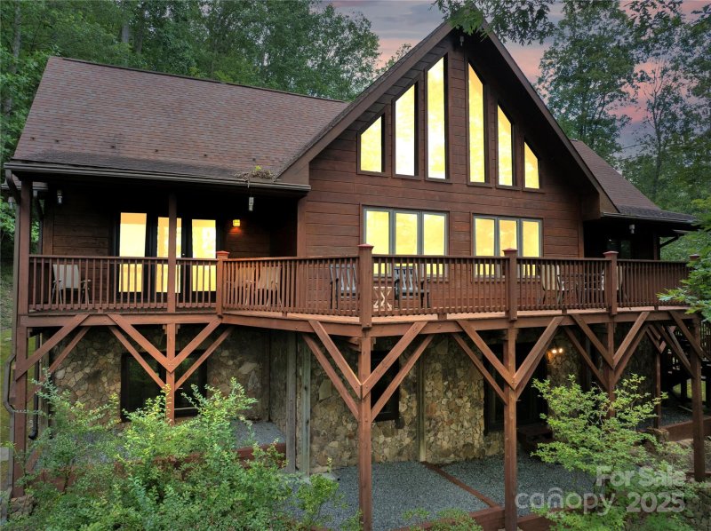 Twin Rivers, Boone Community