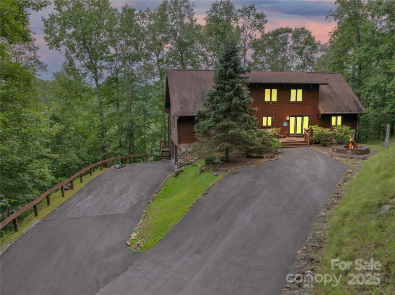 Property image 2 of 1821 Twin Rivers Drive in Twin Rivers, Boone, NC 28607