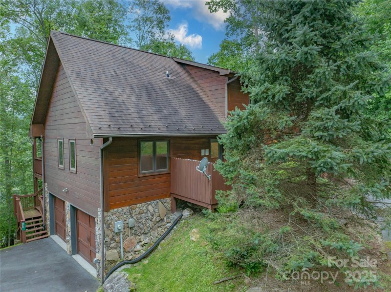 Property image 5 of 1821 Twin Rivers Drive in Twin Rivers, Boone, NC 28607