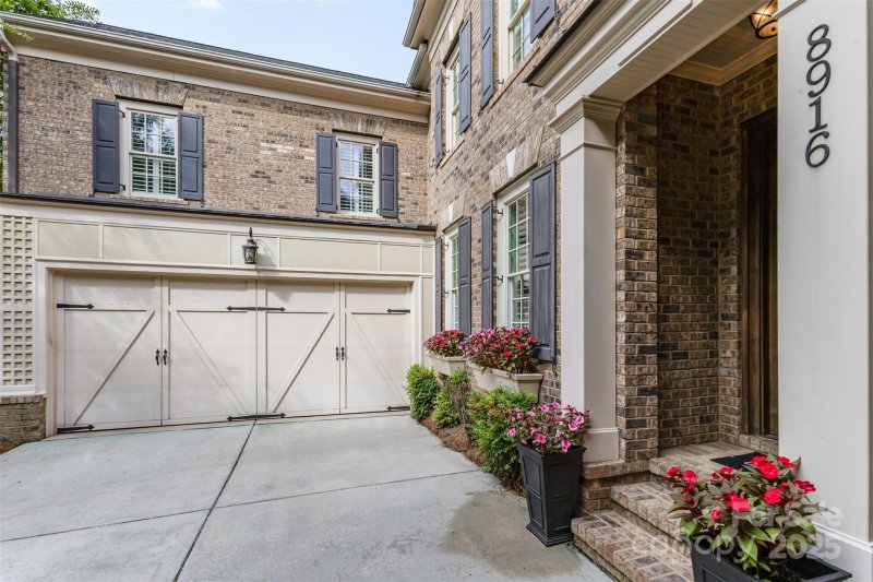 Property image 4 at 8916 Heydon Hall Circle, Charlotte, NC 28210