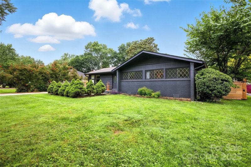 Property image 2 at 4535 Crestmont Drive, Charlotte, NC 28205