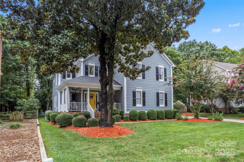 Property image 2 of 9115 Crofton Springs Drive in Davis Lake, Charlotte, NC 28269