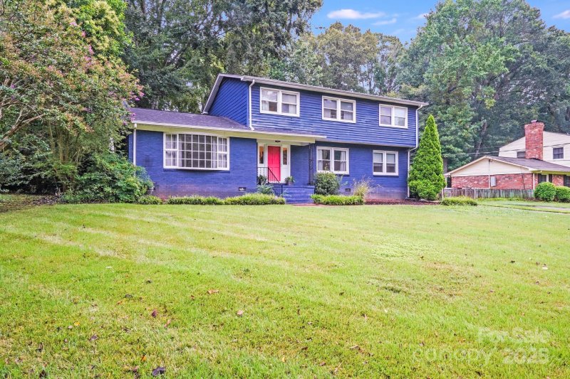 Property image 3 at 6832 April Lane, Charlotte, NC 28215