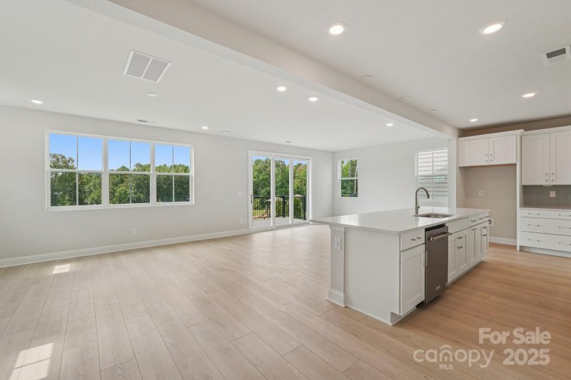 Property image 3 of 921 Coast Drive in Windell Woods, Tega Cay, SC 29708