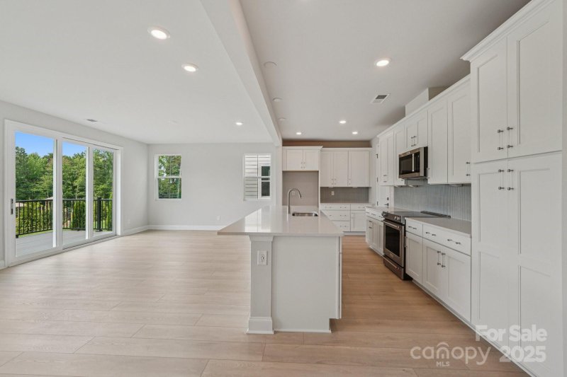 Property image 4 of 921 Coast Drive in Windell Woods, Tega Cay, SC 29708