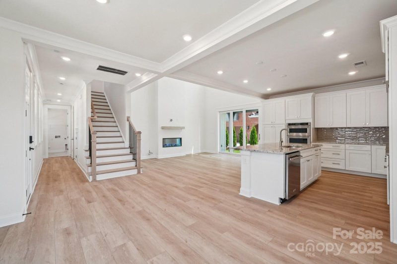 Property image 3 of 908 Coast Drive in Windell Woods, Tega Cay, SC 29708