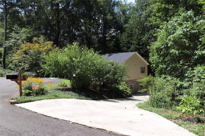 Property image 3 at 2832 Laurel Lane, Lenoir, NC 28645