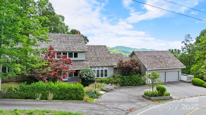 Hound Ears, Boone Community