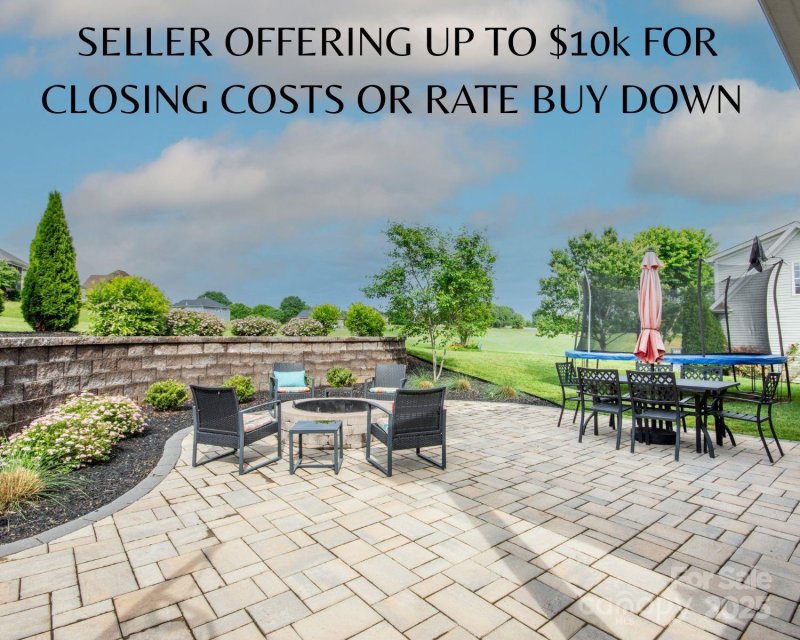 Property image 2 of 137 Tenth Green Court in Larkin, Statesville, NC 28677