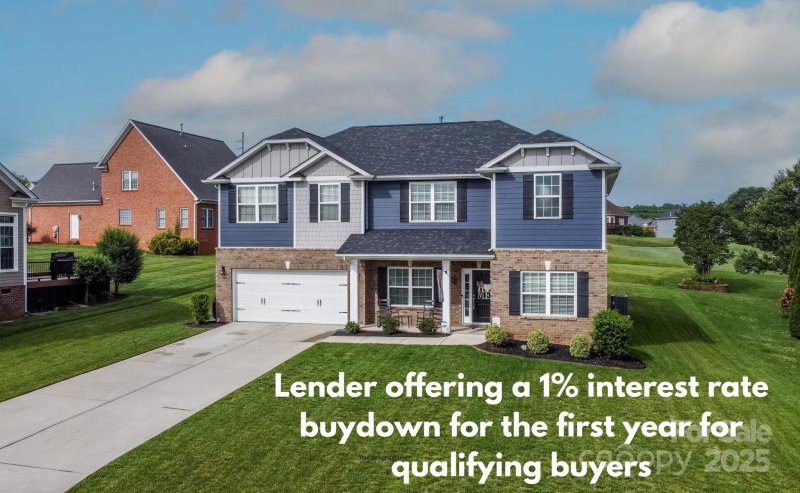 Property image 3 of 137 Tenth Green Court in Larkin, Statesville, NC 28677