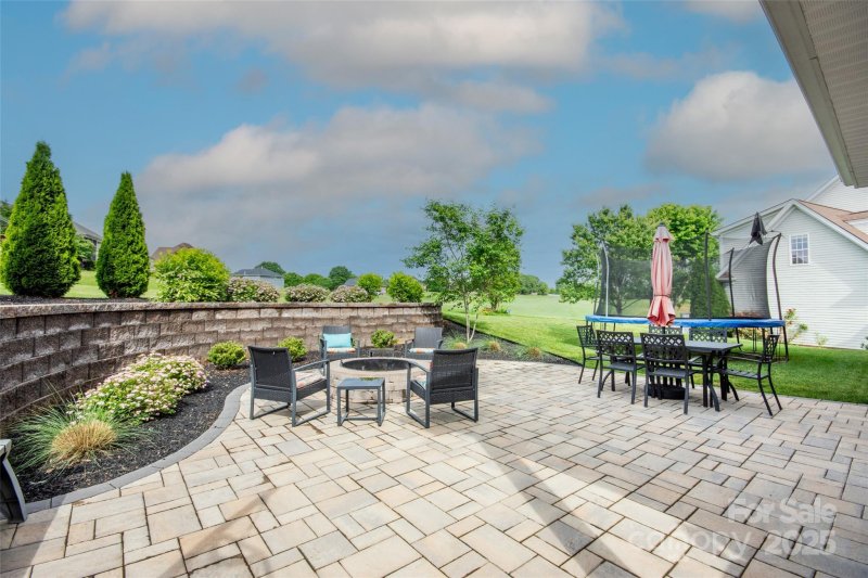 Property image 5 of 137 Tenth Green Court in Larkin, Statesville, NC 28677