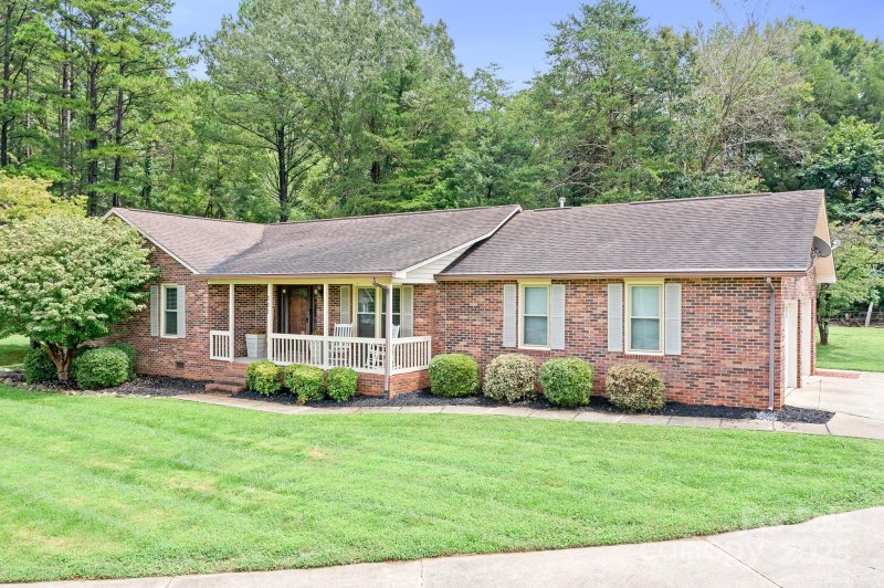 Property image 3 at 111 Devonshire Court, Mooresville, NC 28115