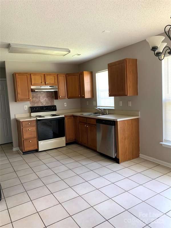 Property image 3 of 4010 Woolcott Avenue in Coventry, Charlotte, NC 28213