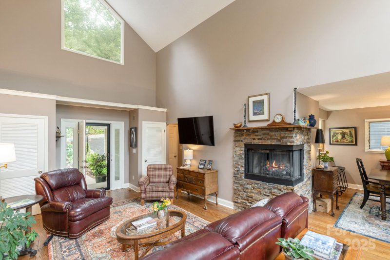 Property image 5 of 210 Claymoor Court in Kenmure, Flat Rock, NC 28731