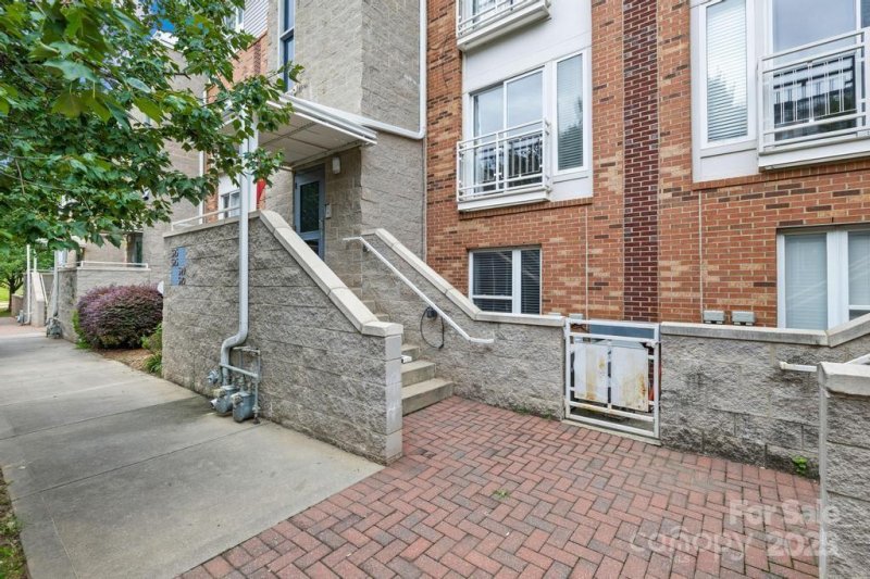 The Renaissance, Charlotte Community