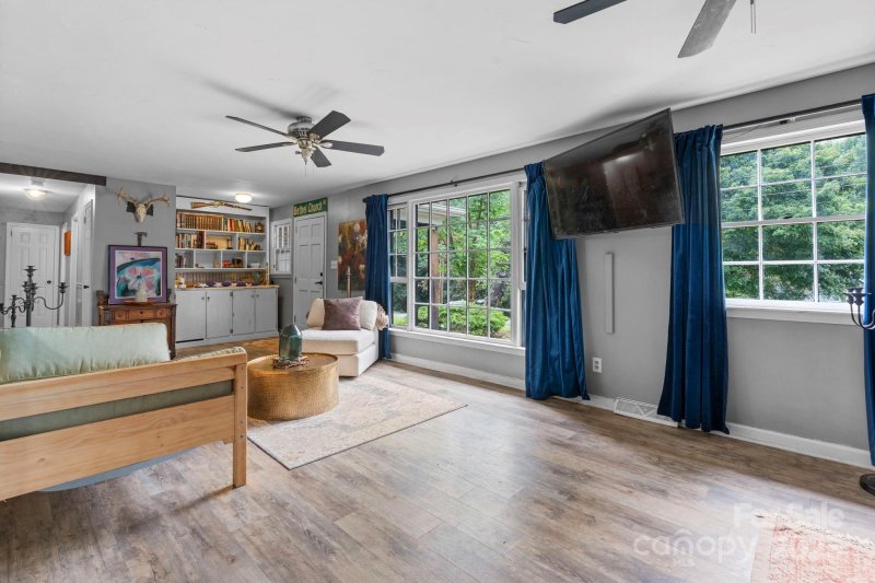 Property image 3 of 3843 22nd Street in Hickory Woods, Hickory, NC 28601