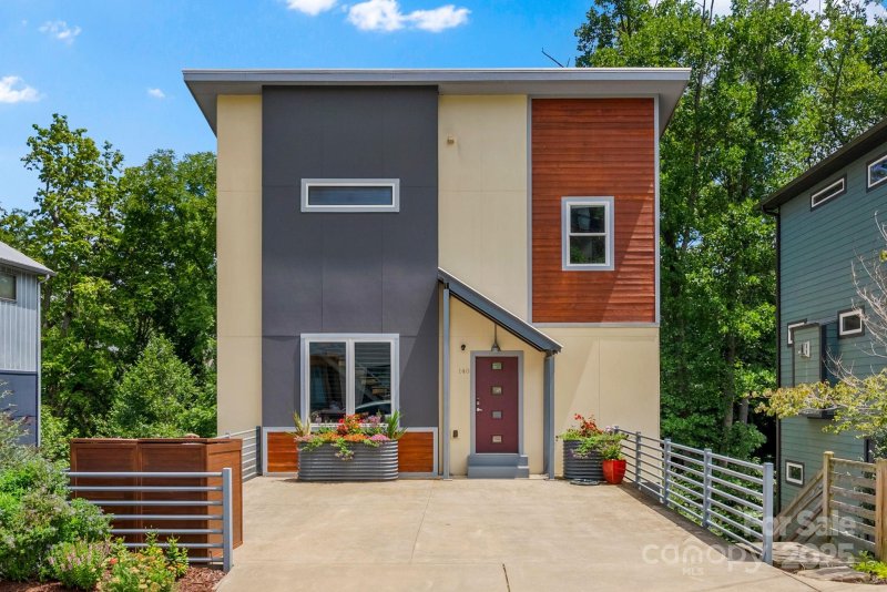 Property image 2 of 140 Waynesville Avenue in West Asheville, Asheville, NC 28806