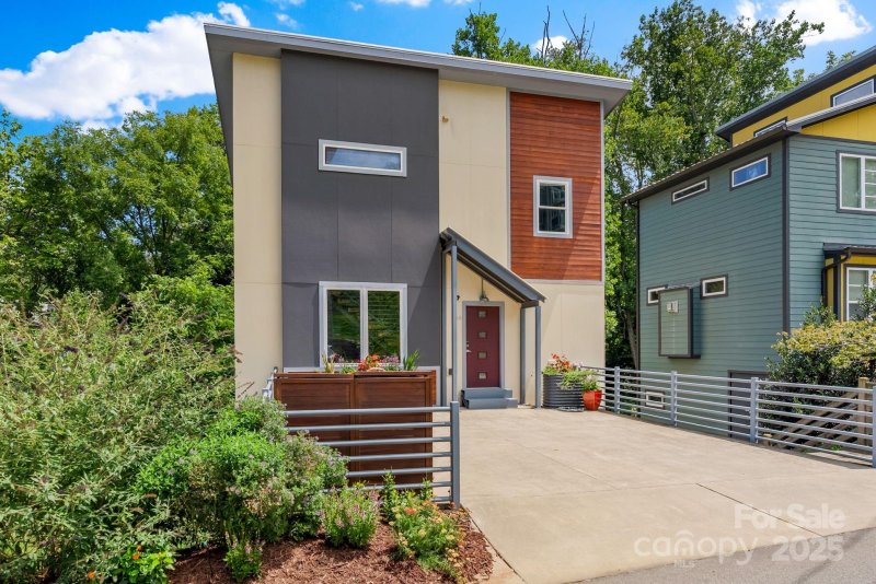 Property image 4 of 140 Waynesville Avenue in West Asheville, Asheville, NC 28806