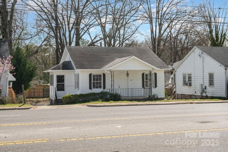 617 W Garrison Boulevard