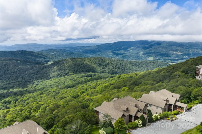 Property image 3 at 115 Rocky Top Road, Sugar Mountain, NC 28604