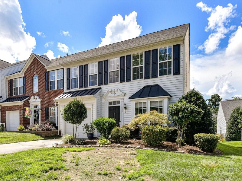 Property image 2 of 4237 Piccadilly Lane in Glen Laurel, Fort Mill, SC 29707