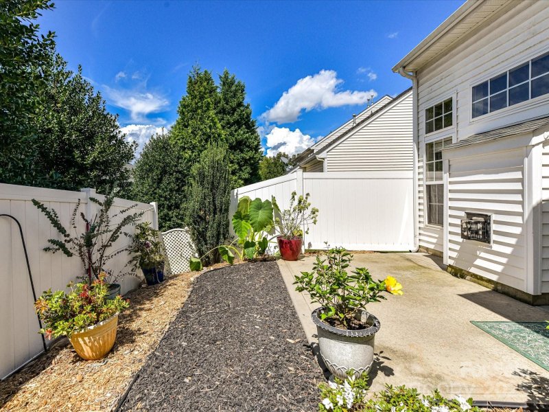 Property image 5 of 4237 Piccadilly Lane in Glen Laurel, Fort Mill, SC 29707